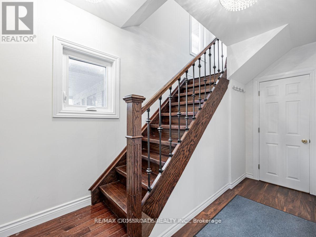 111 ELGIN STREET W