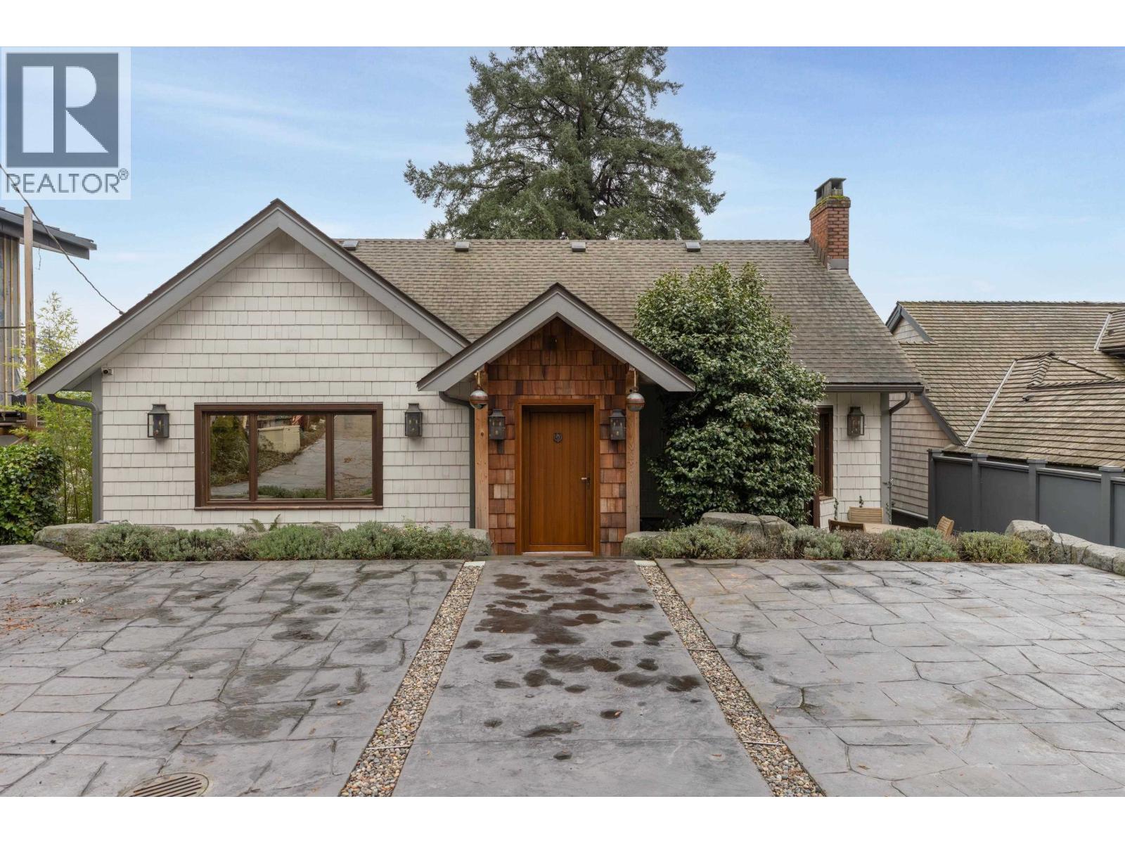 3298 RADCLIFFE AVENUE