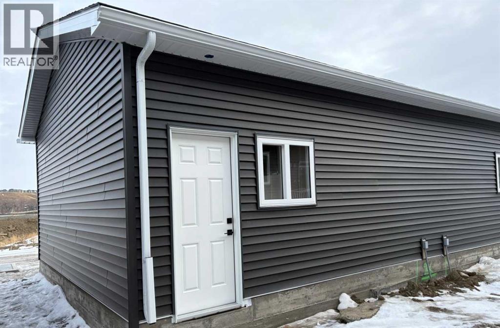 862 Wolf Willow Boulevard SE