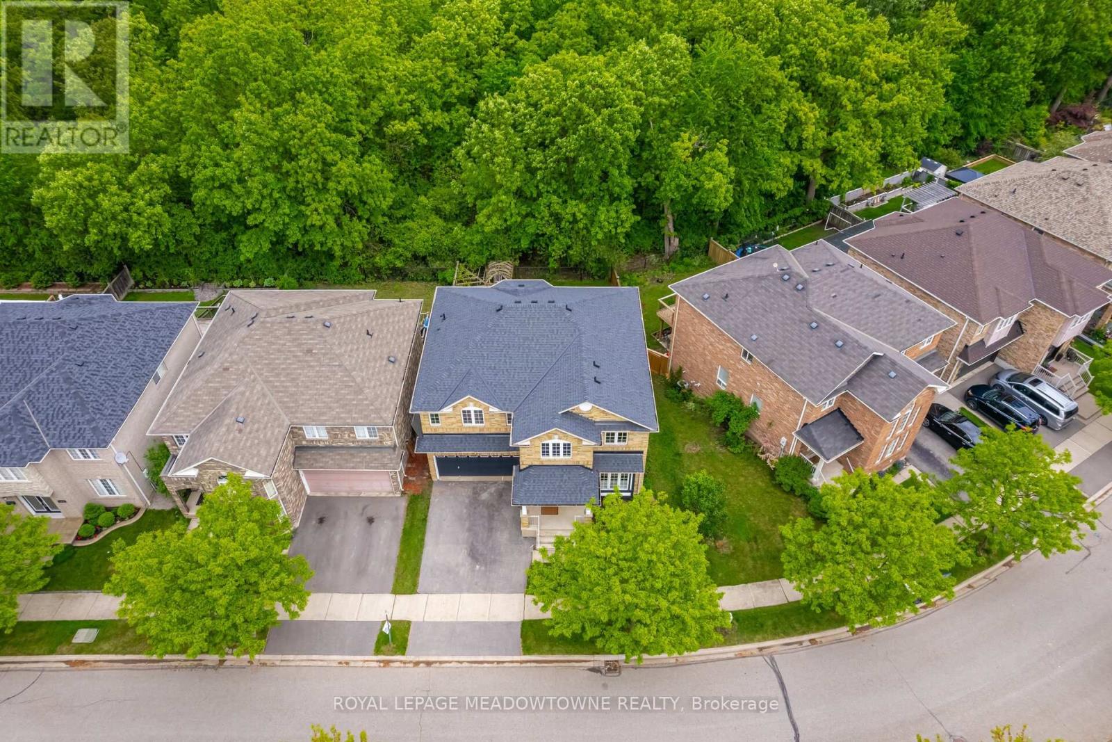 1212 FOX CRESCENT
