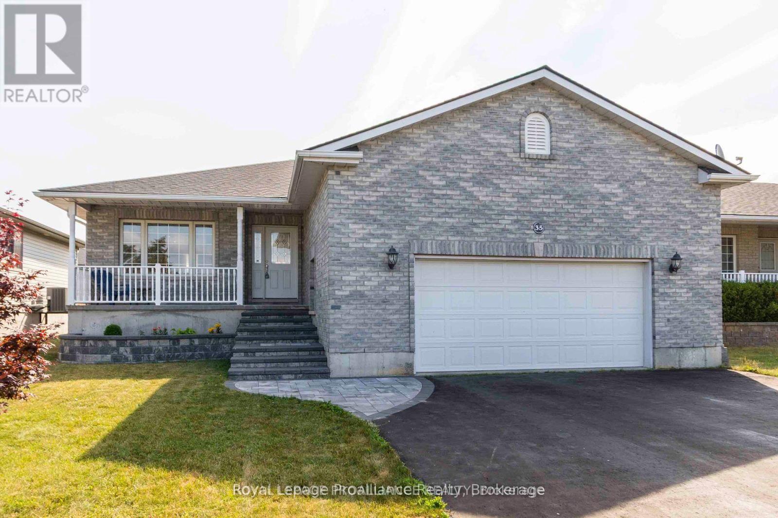 Photo 1 of 33 — 35 FOREST VALLEY DRIVE, Quinte West (Frankford Ward), ON K0K2C0