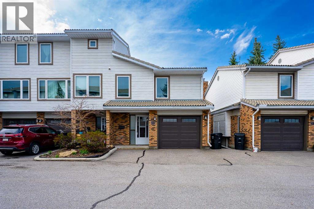 215 Coachway Lane SW