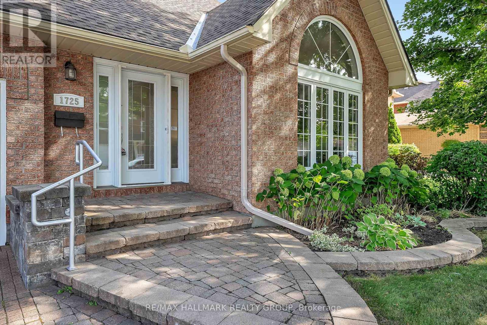 1725 AUTUMN RIDGE DRIVE