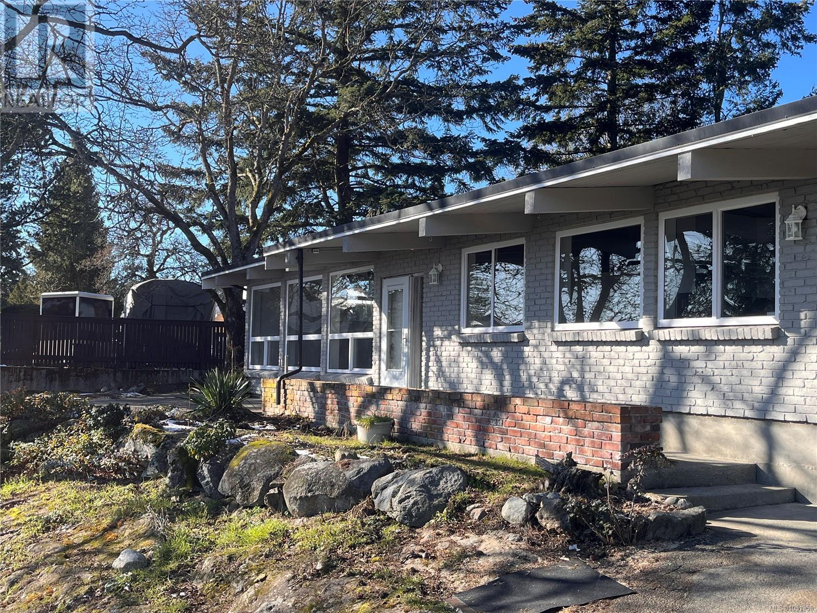 107 Island Hwy