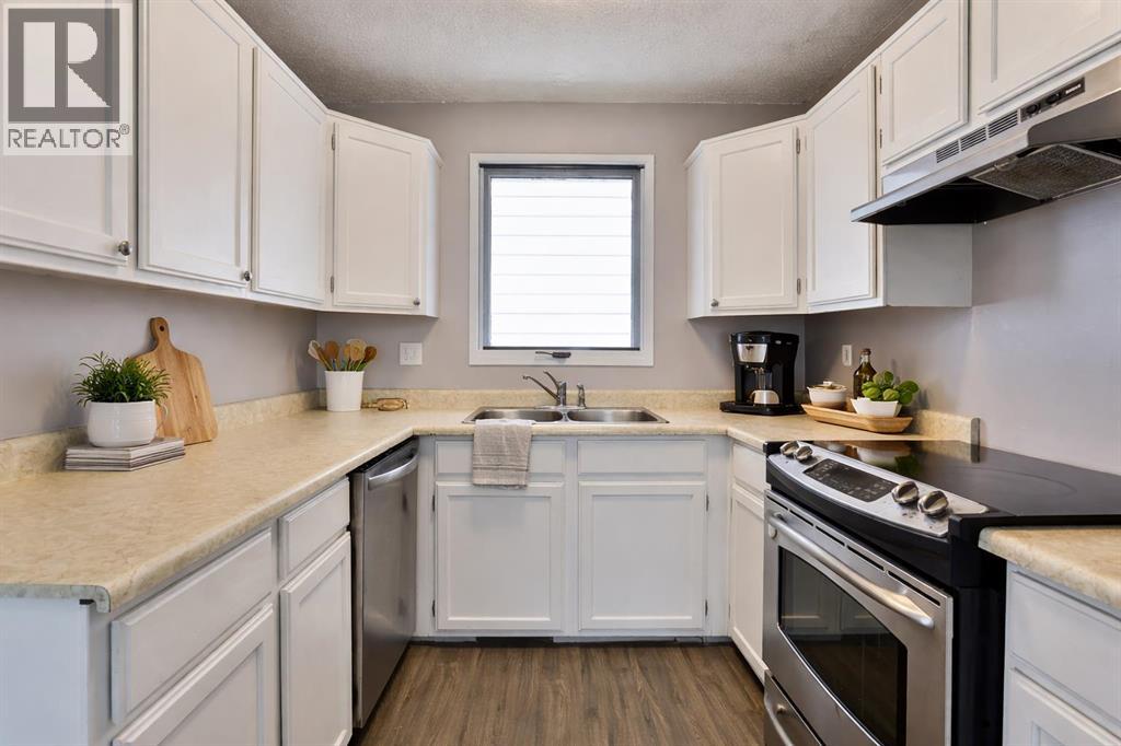 113 Cayuga Crescent W