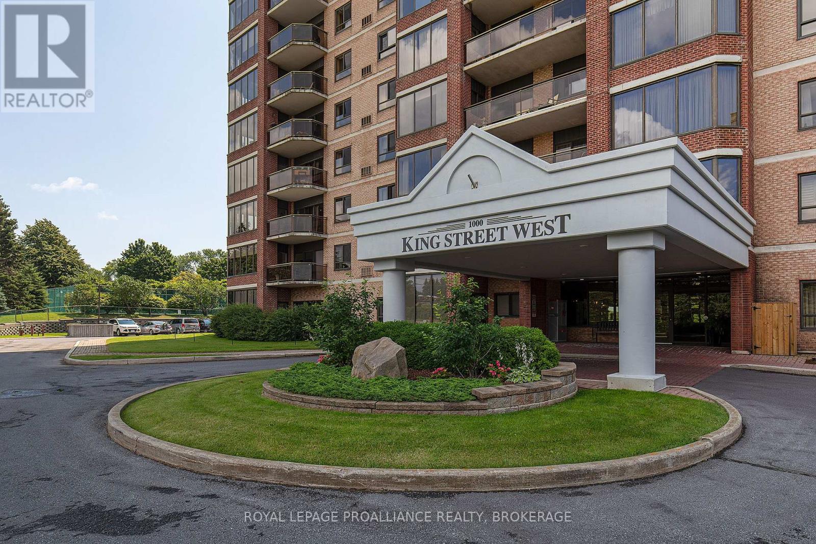1302 - 1000 KING STREET W