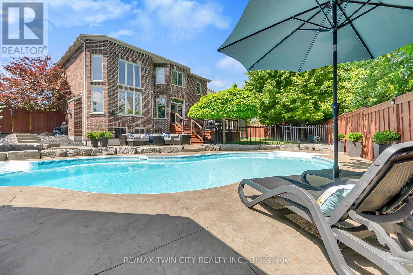 918 FUNG PLACE