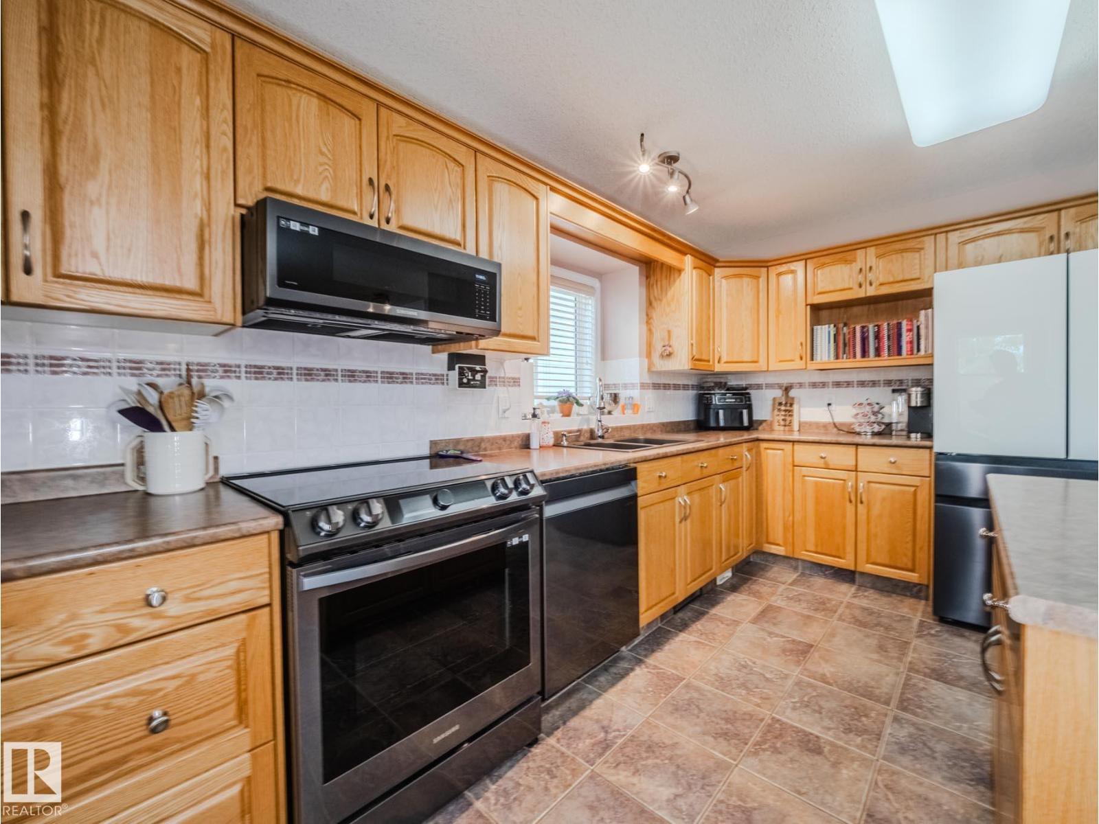 212 NEWCASTLE CR