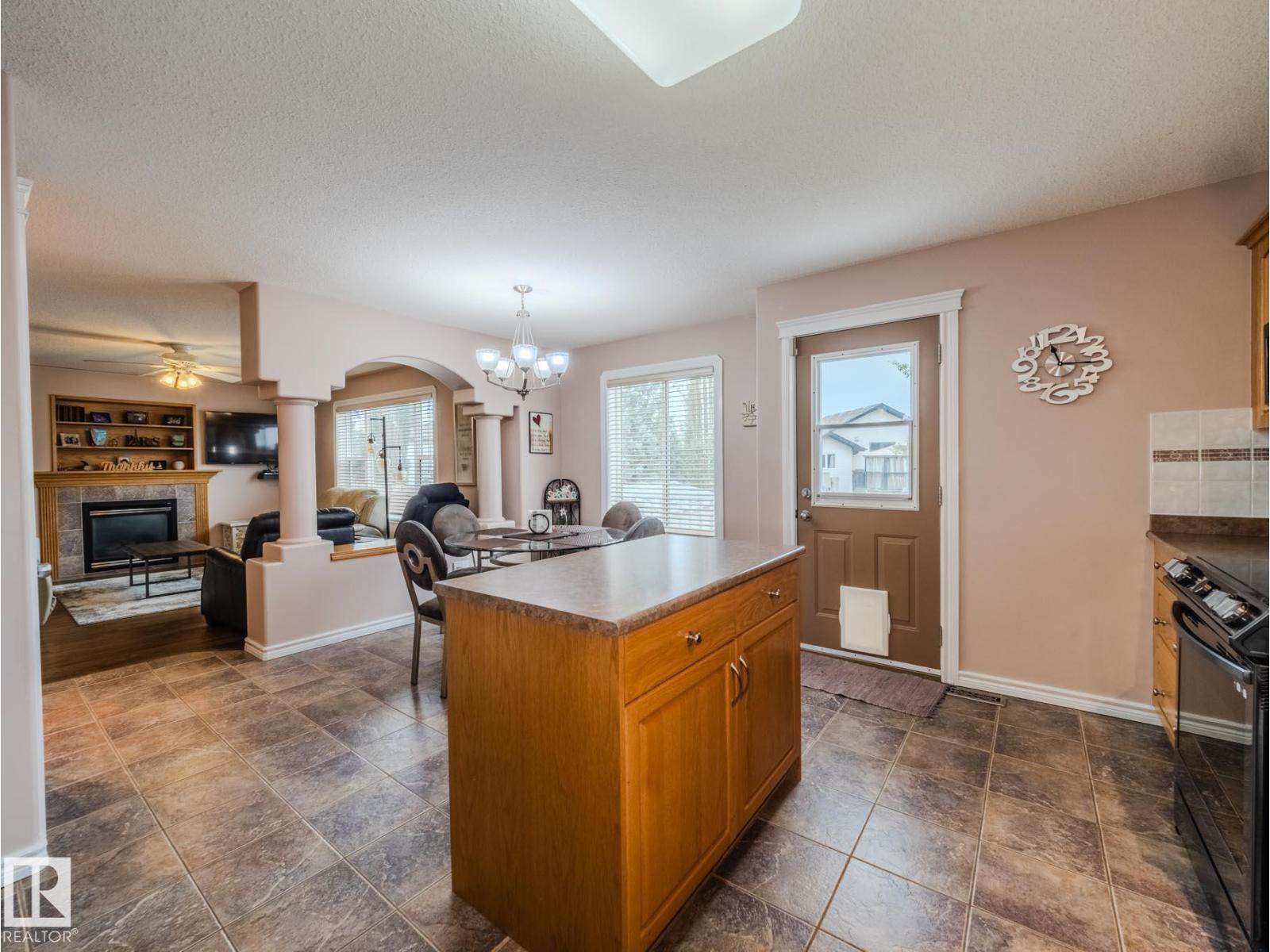 212 NEWCASTLE CR