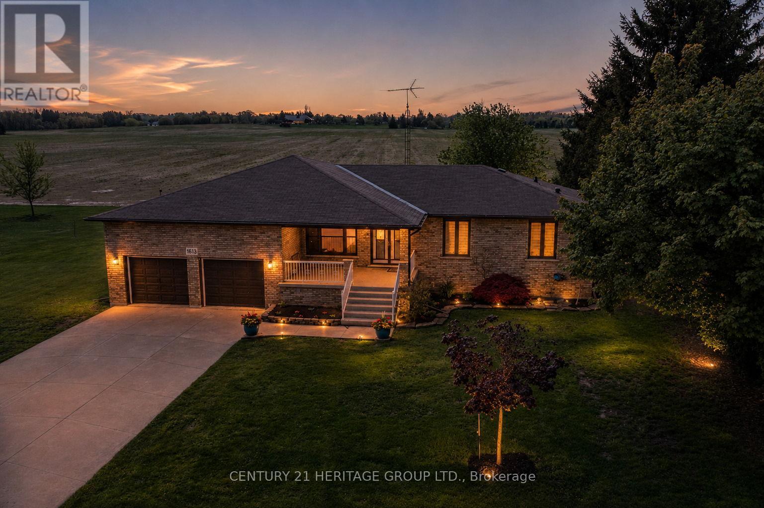 Photo 1 of 48 — 1613 HALDIBROOK ROAD, Haldimand, ON N3W1W6