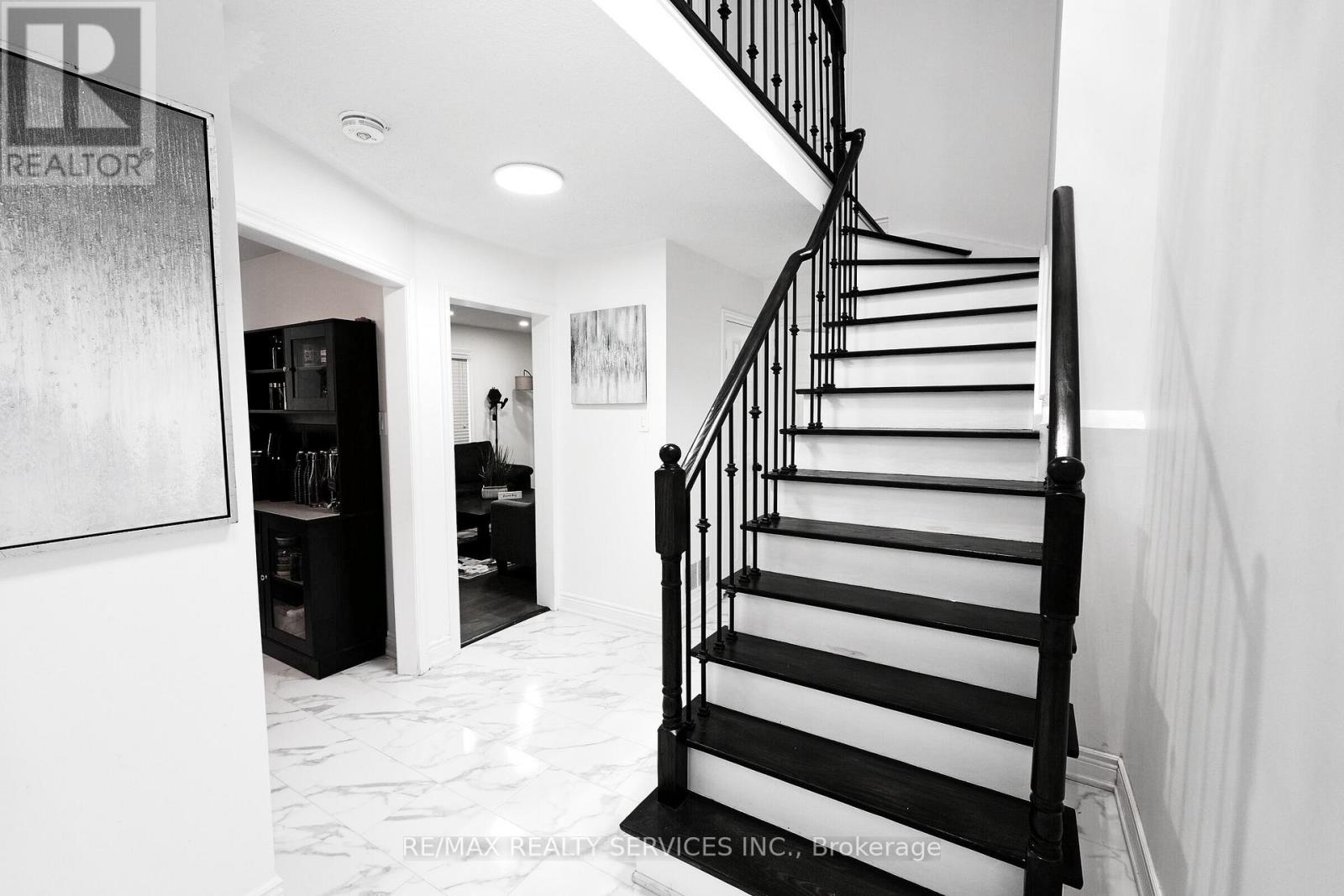 8 YEOMAN DRIVE