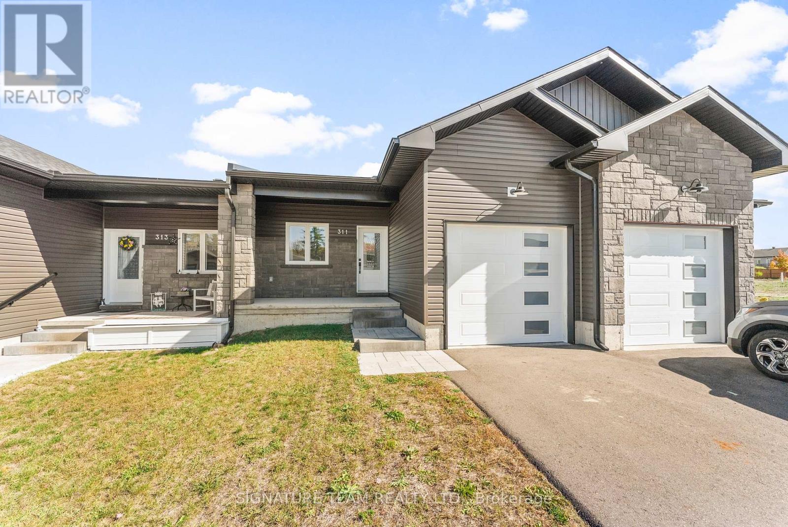 311 FORESTVIEW CRESCENT