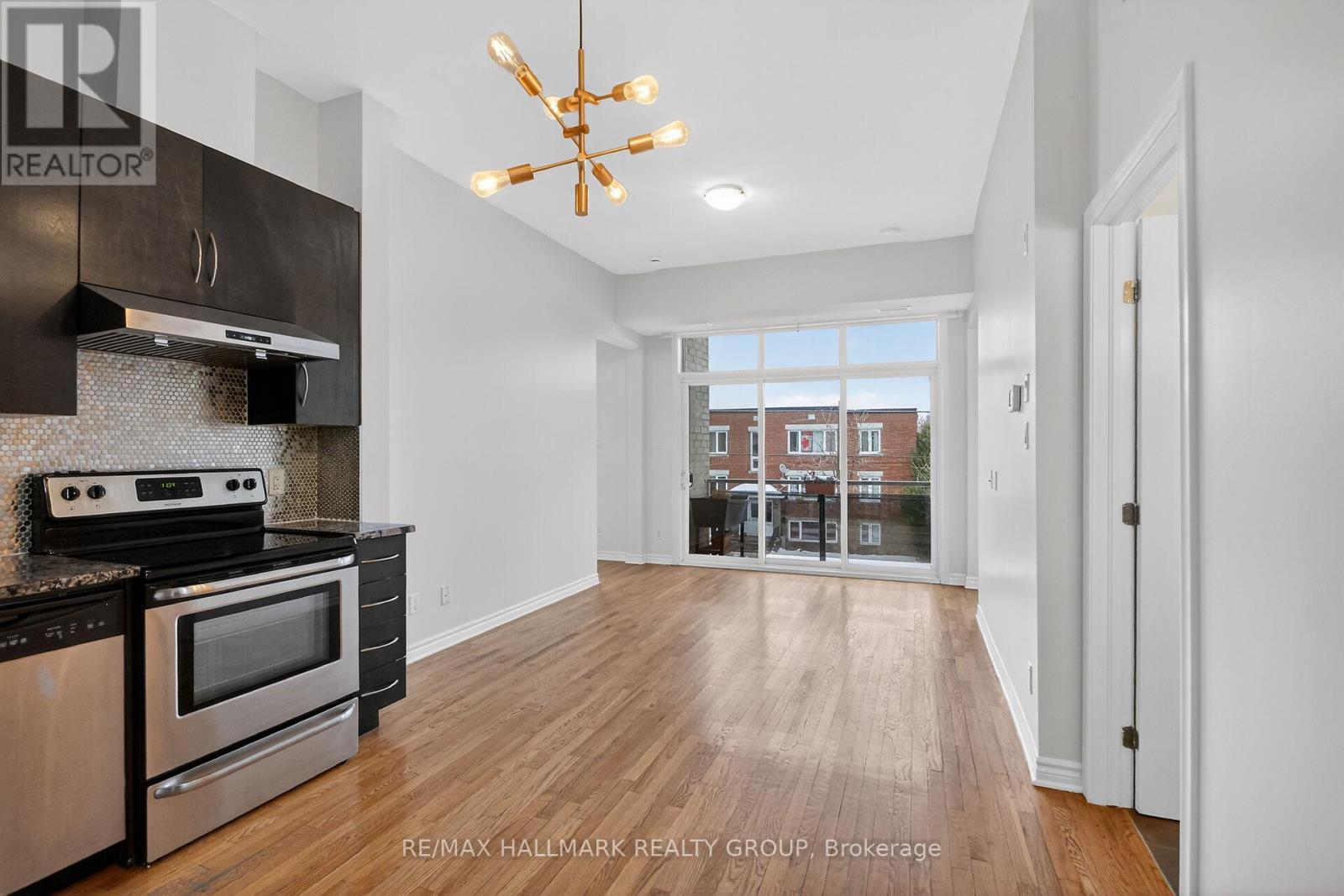 210 - 682 CHURCHILL AVENUE N