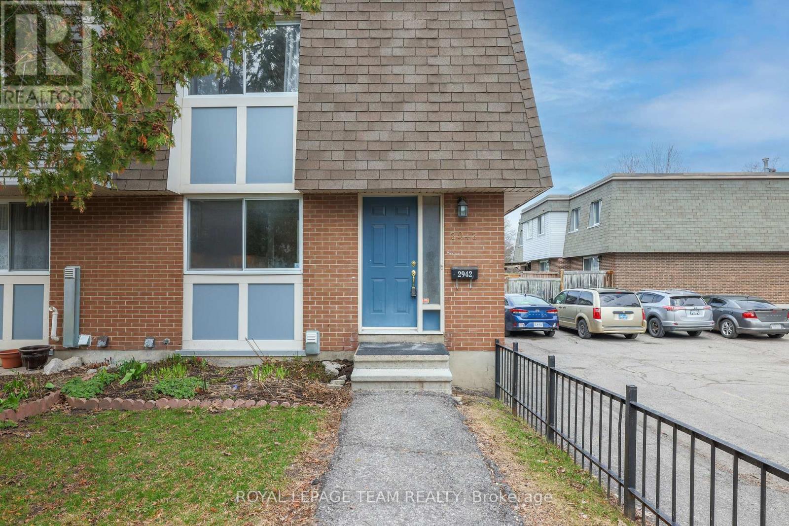 Photo 1 of 38 — 2942 FAIRLEA CRESCENT, Ottawa, ON K1V8T7