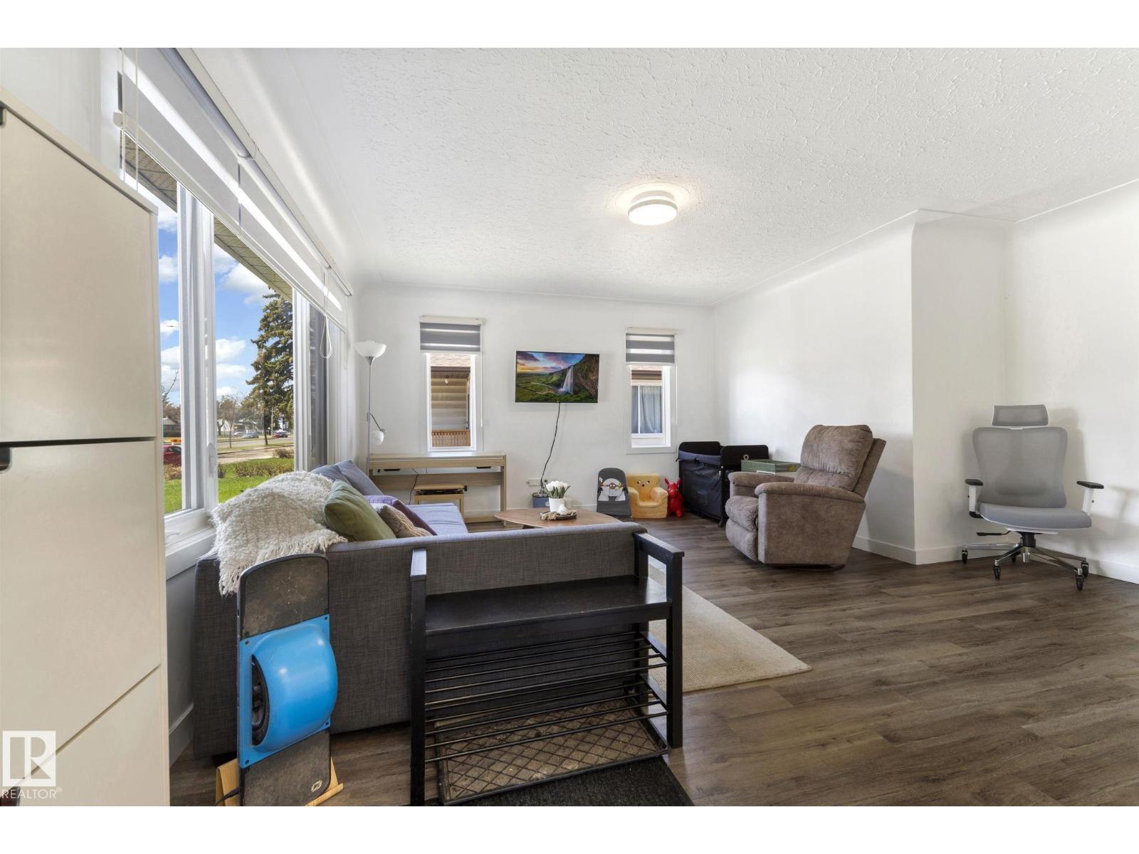 11348 111 AV NW