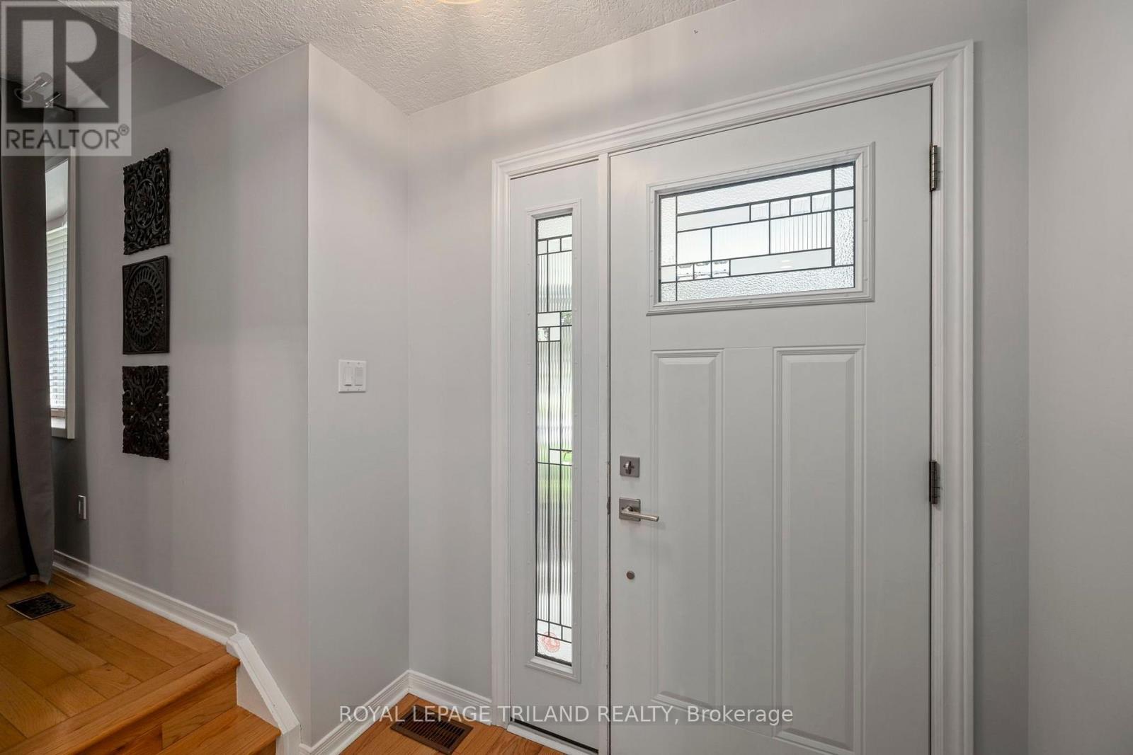 20 MEADOWVIEW ROAD