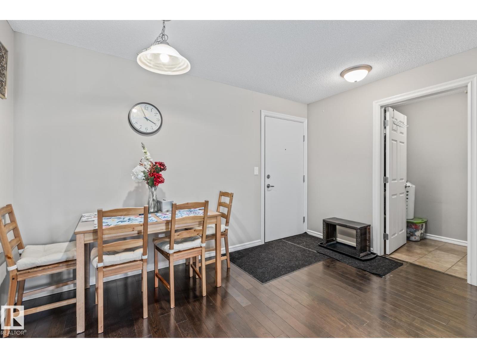 #208 2204 44 AV NW