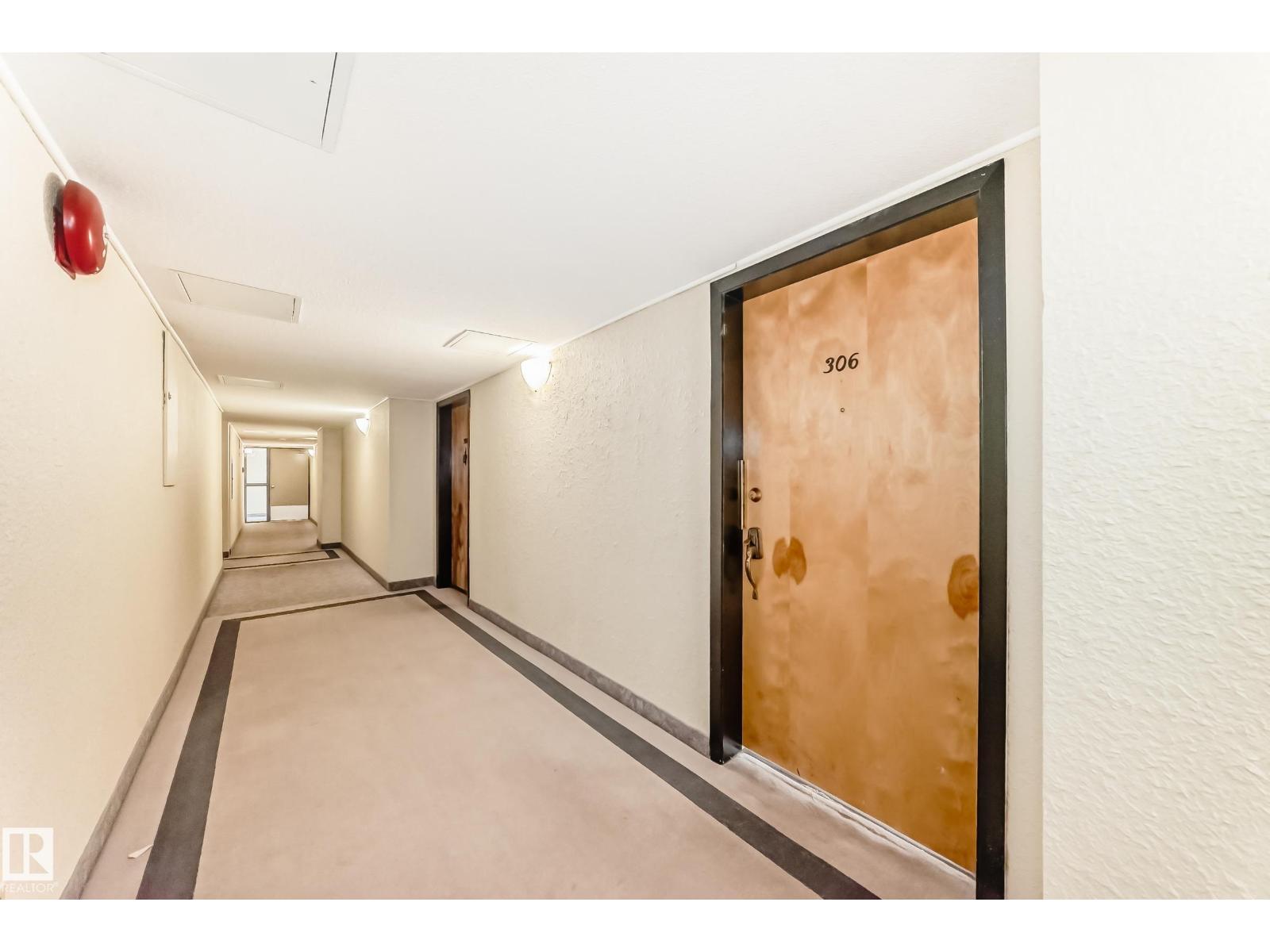 #306 4404 122 ST NW