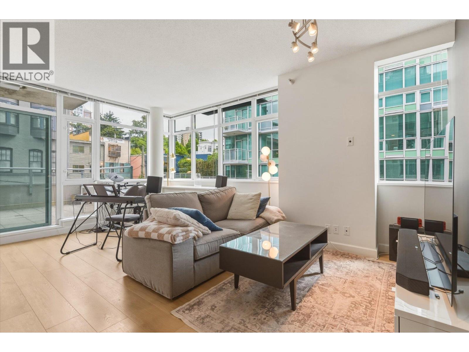 303 100 E ESPLANADE