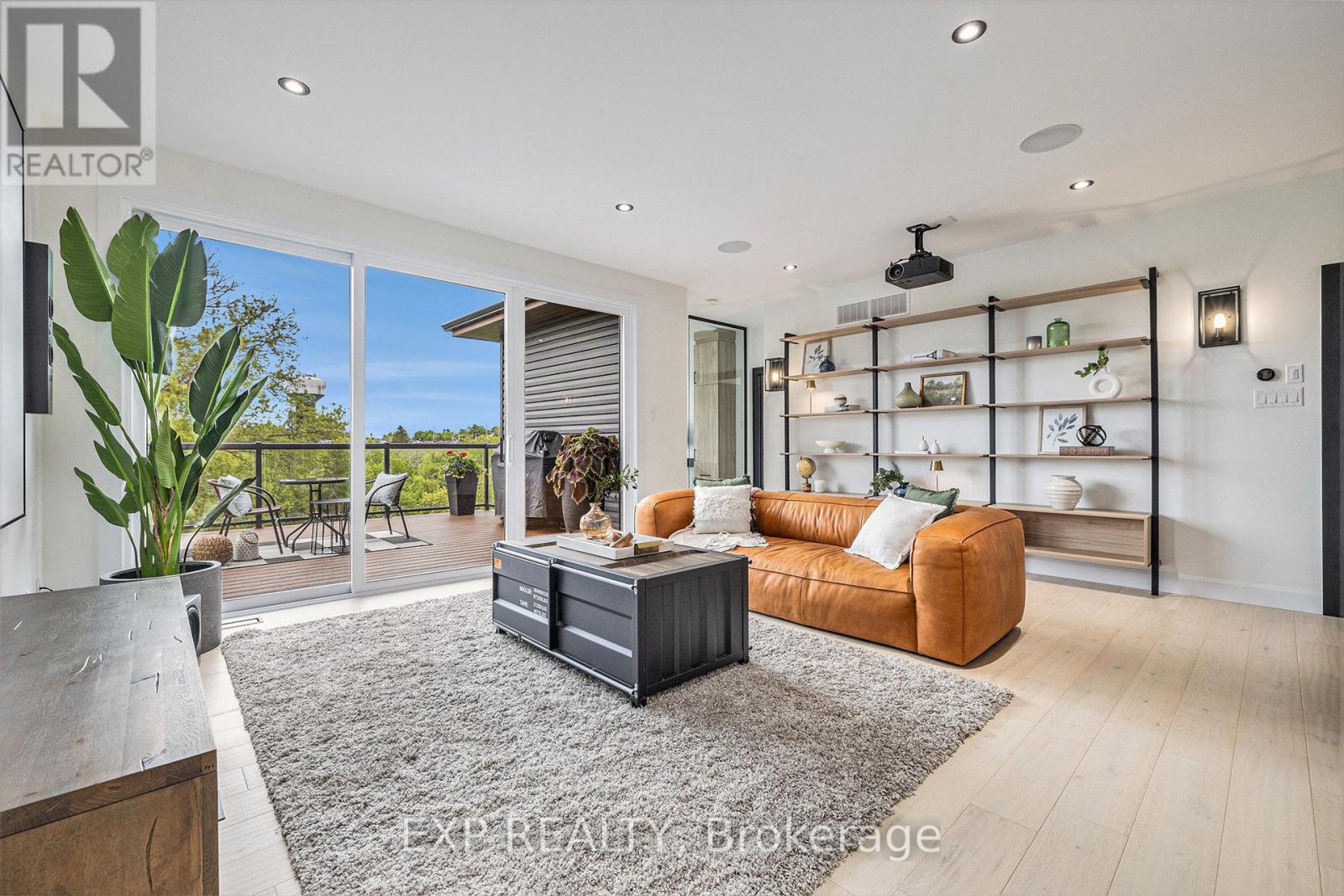 1056 NOTRE DAME STREET