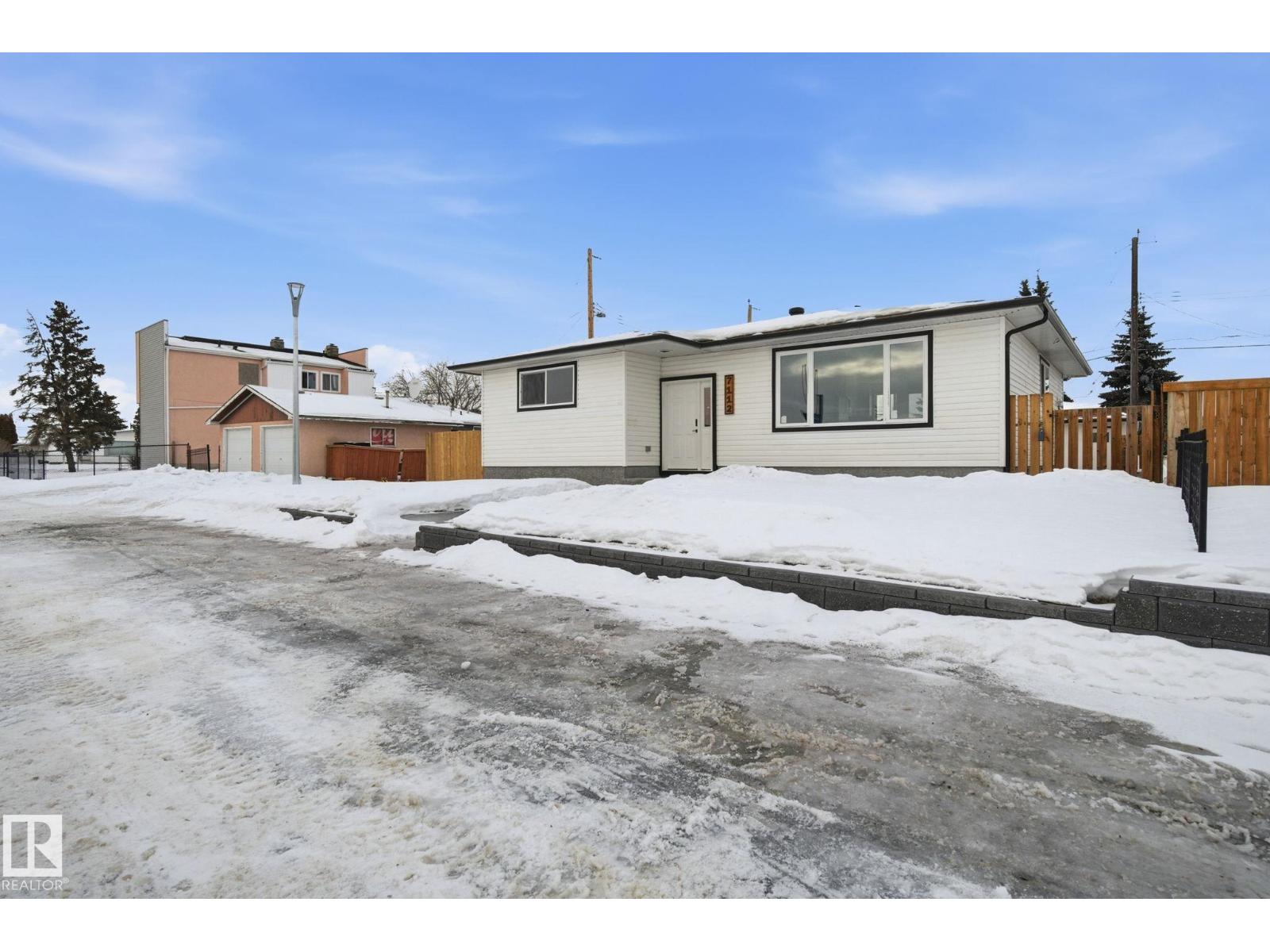 7112 132 AV NW