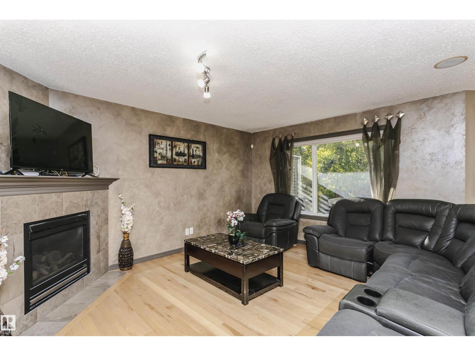 1440 POTTER GREENS DR NW