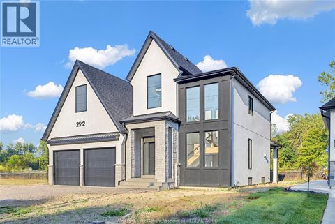 2520 MAYFAIR South LaSalle ON N9J0E5