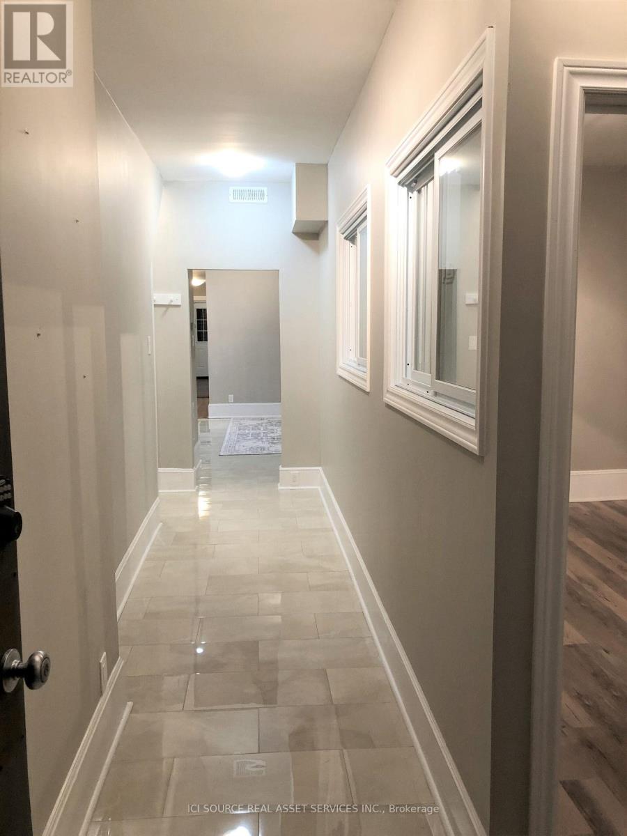 MAIN (1ST) - 19 TYNDALL AVENUE