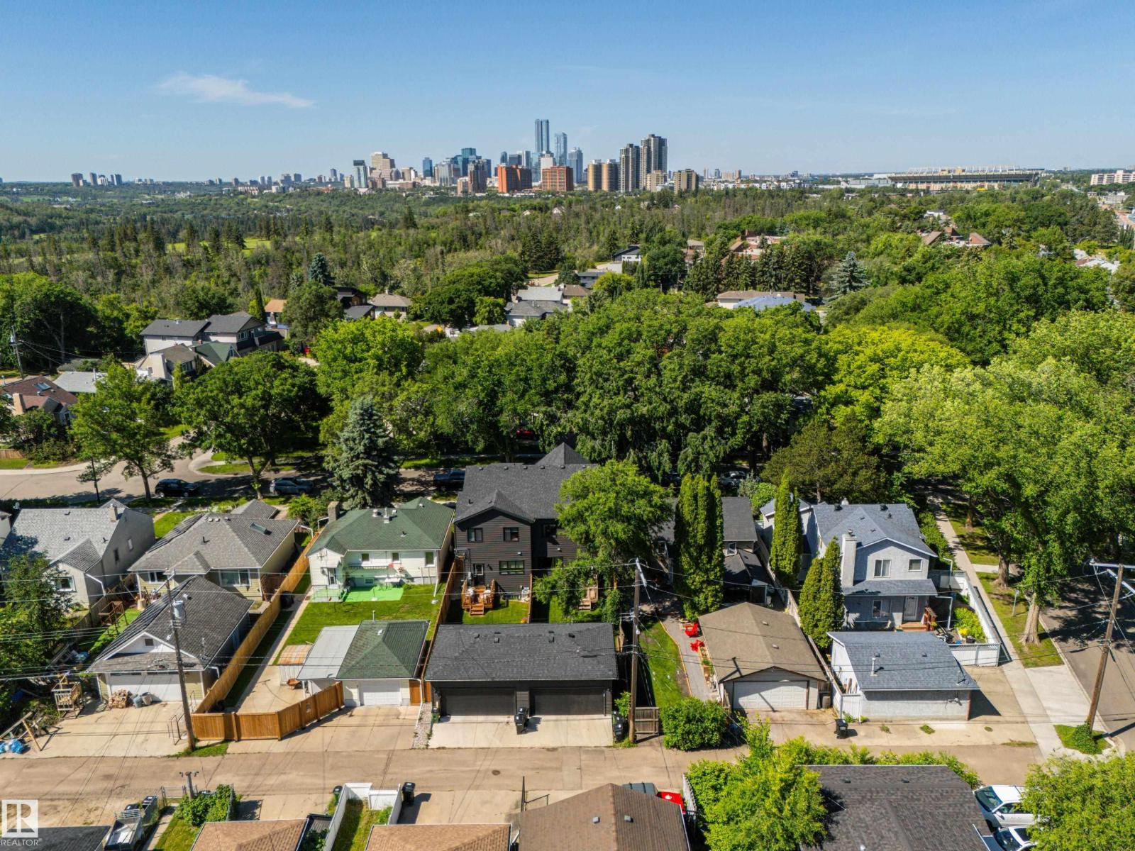 11013 75 ST NW