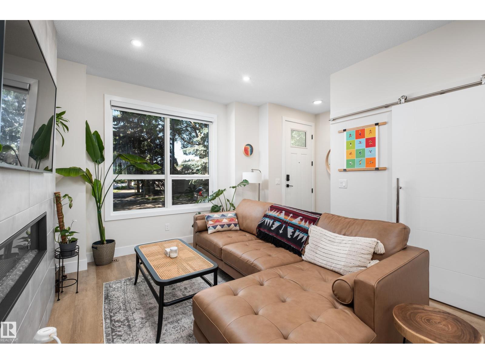 11013 75 ST NW