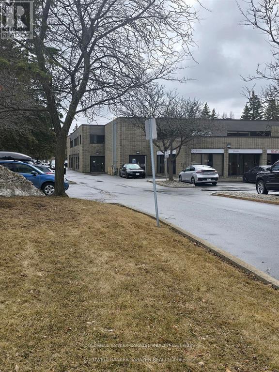 1,8 - 155 TERENCE MATTHEWS CRESCENT