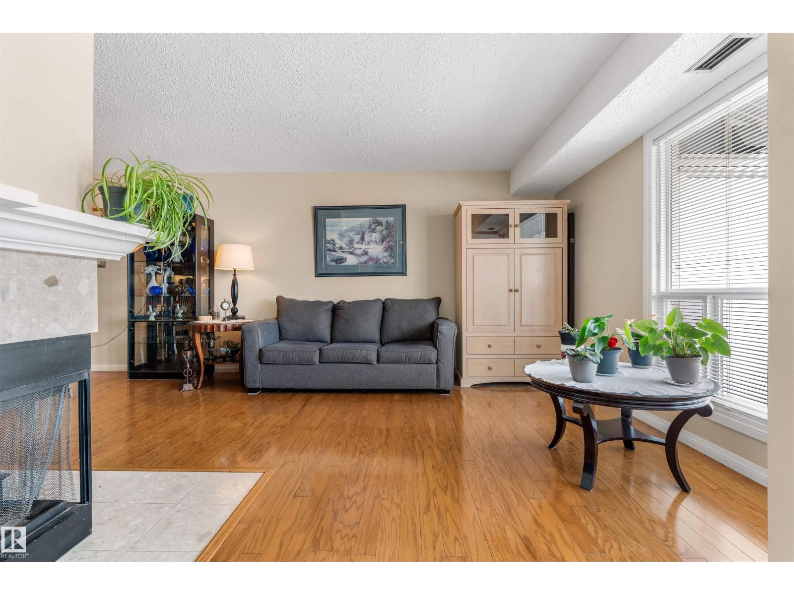 2324 151 AV NW NW