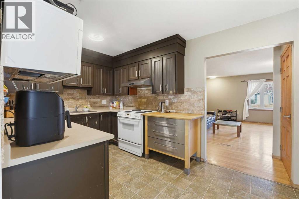 2018 Cottonwood Crescent SE