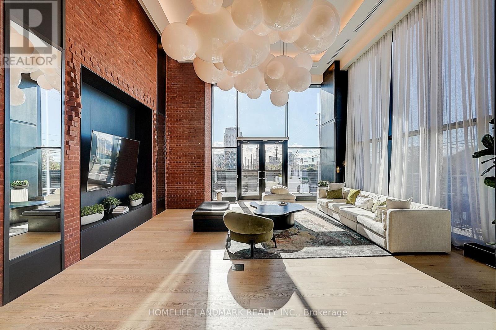 215 - 3200 WILLIAM COLTSON AVENUE