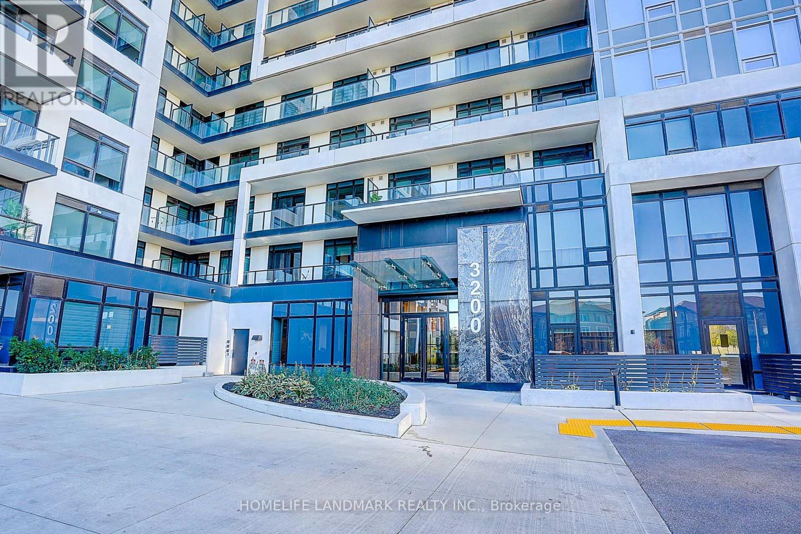 215 - 3200 WILLIAM COLTSON AVENUE