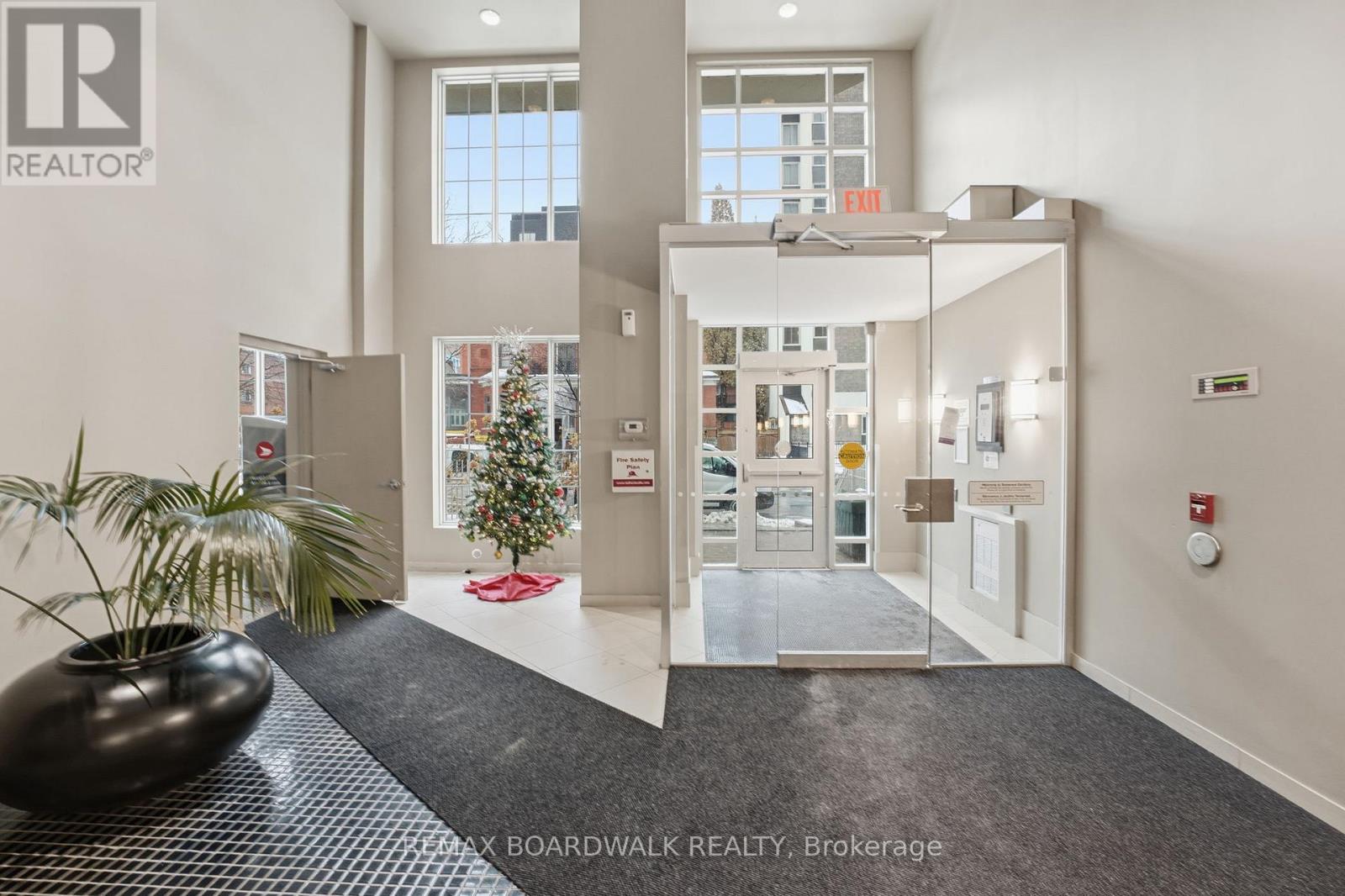 908 - 138 SOMERSET STREET W