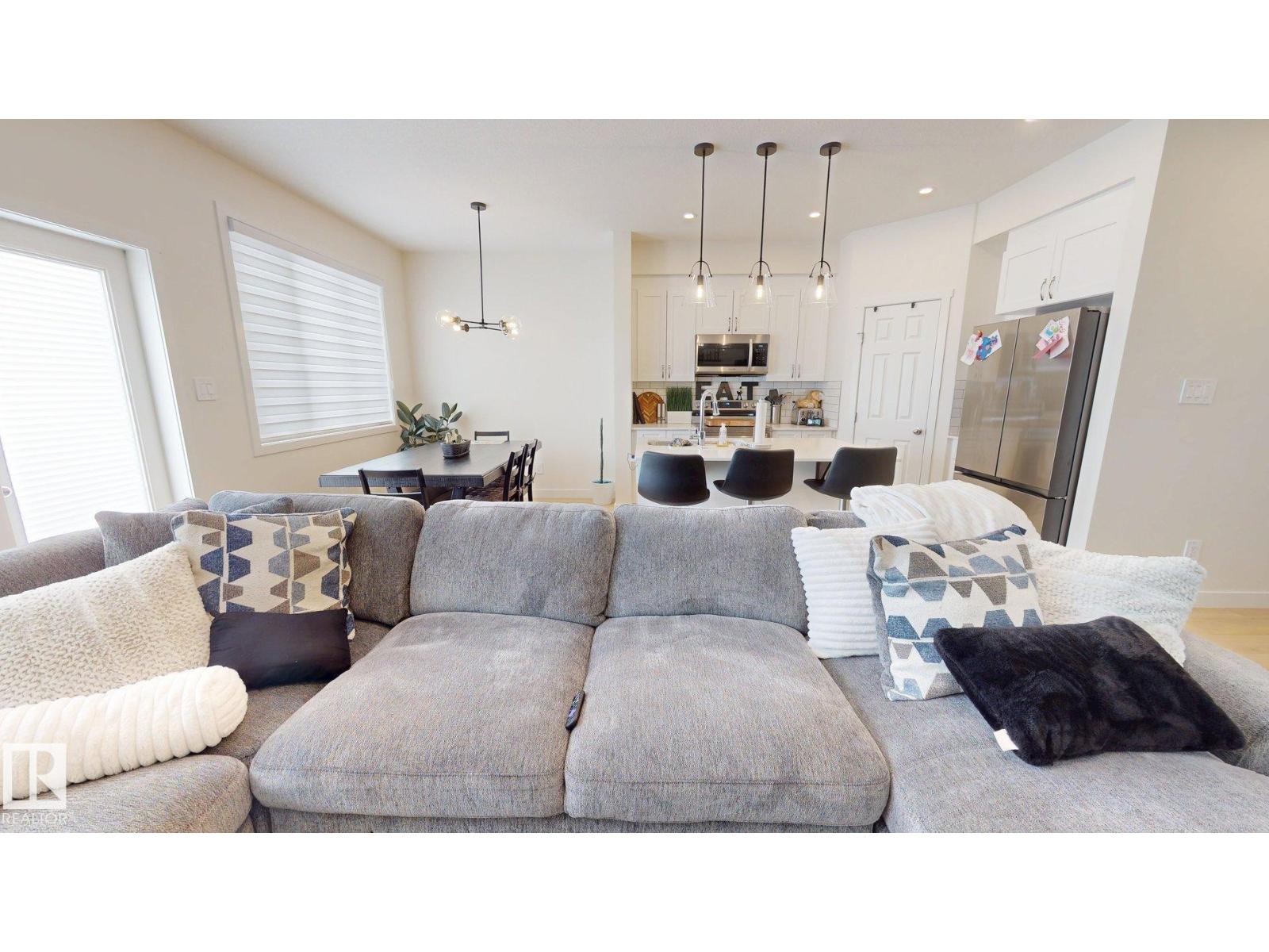 8723 183 AV NW NW