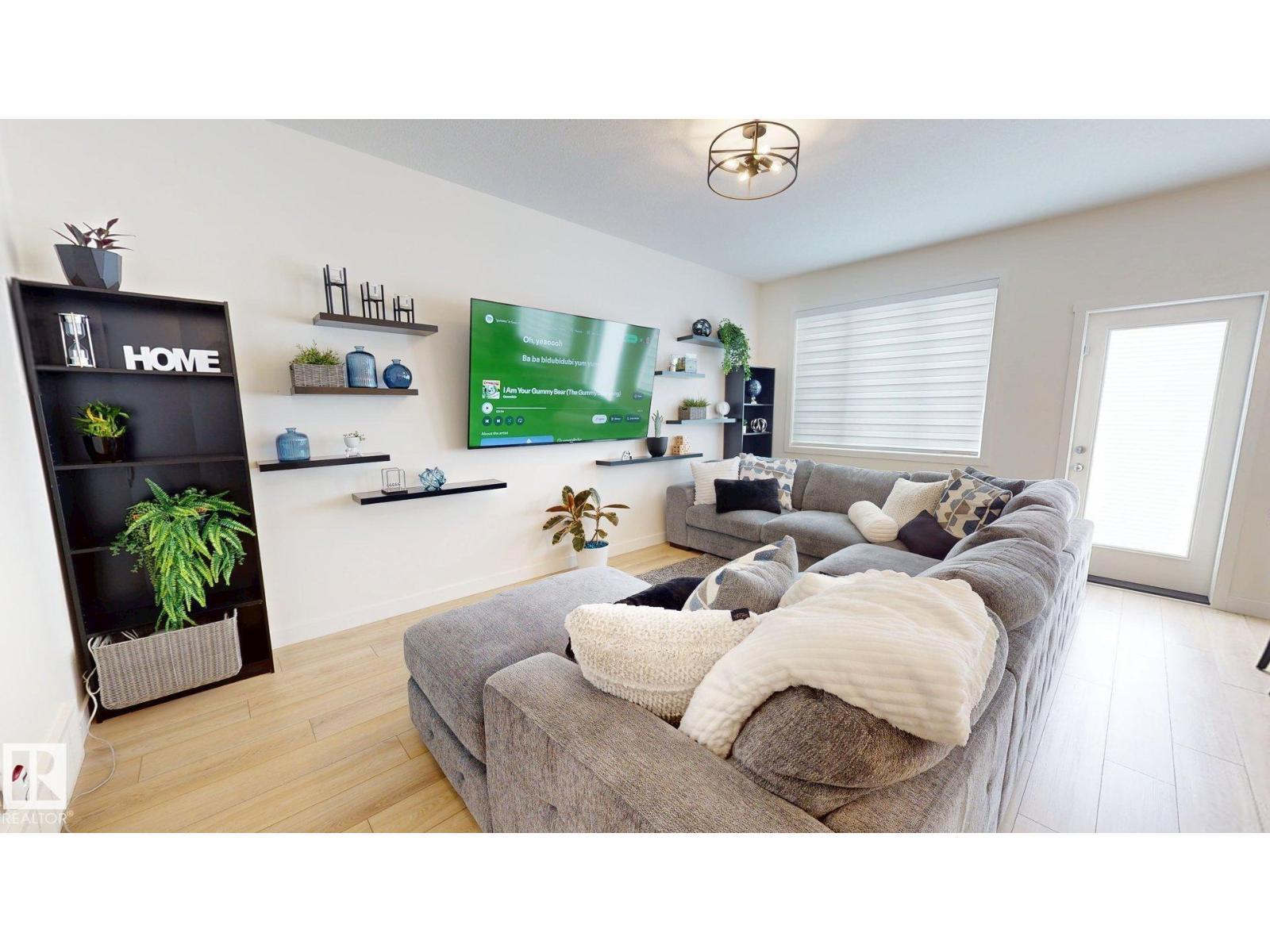 8723 183 AV NW NW