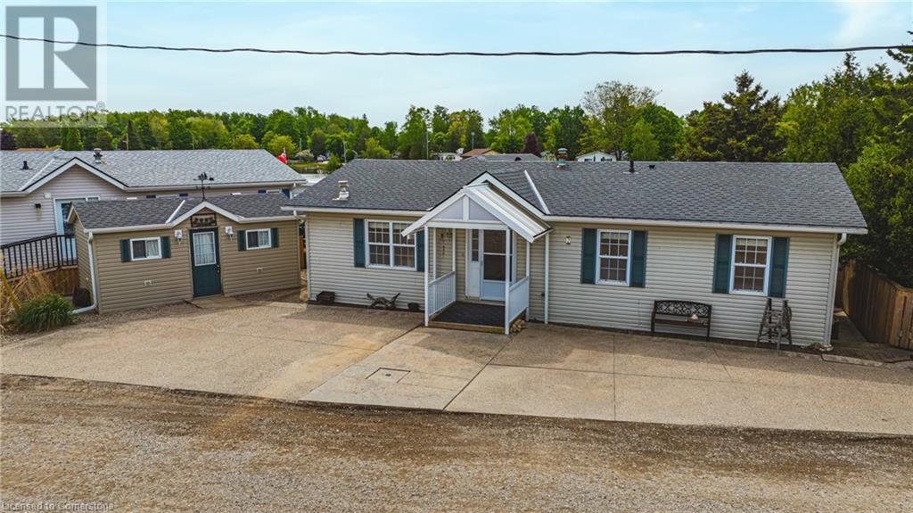 2 HEMLOCK CRESCENT PVT