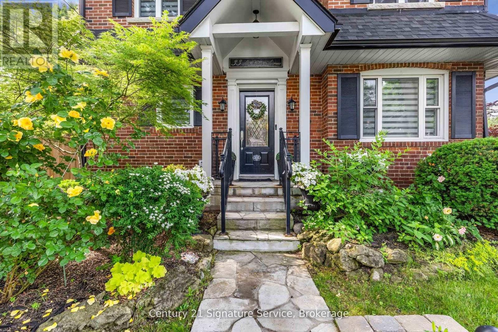 33 MCINTOSH AVENUE