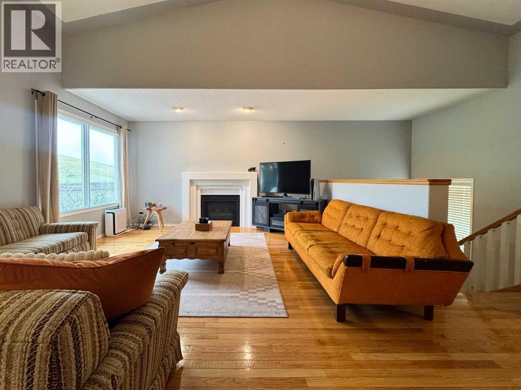 33 Canyon Court W