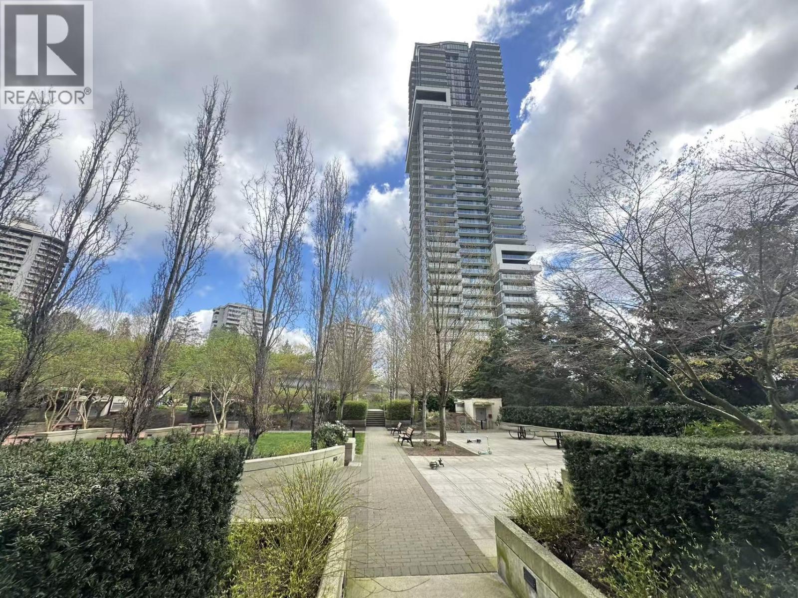 1703 2232 DOUGLAS ROAD