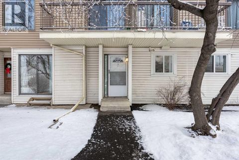 3, 2519 38 Street NE Calgary AB T1Y4W8