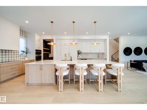 10522 134 ST NW Edmonton AB T5N2B5