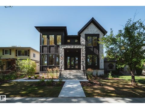 10522 134 ST NW Edmonton AB T5N2B5