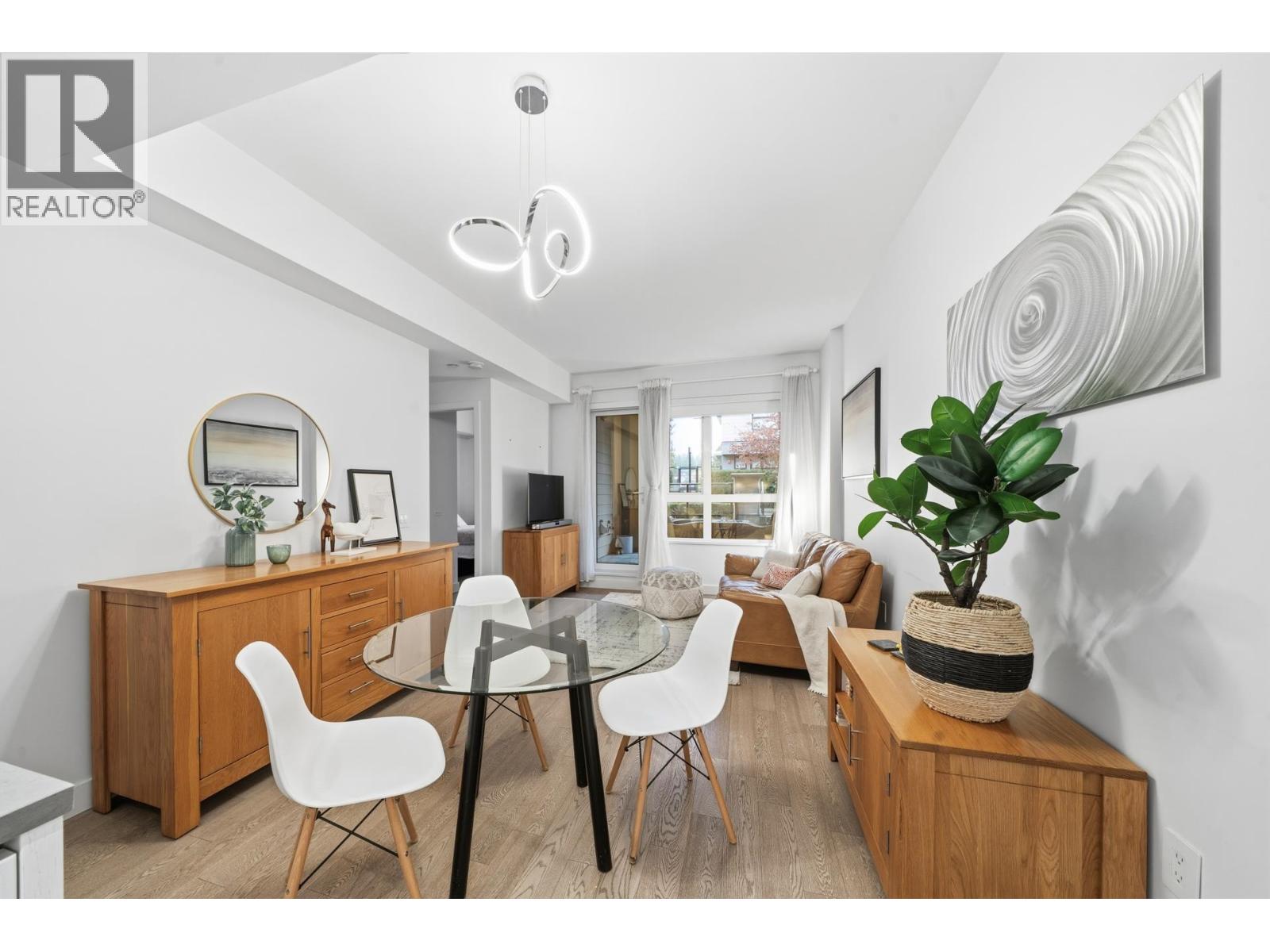 201 3220 CONNAUGHT CRESCENT