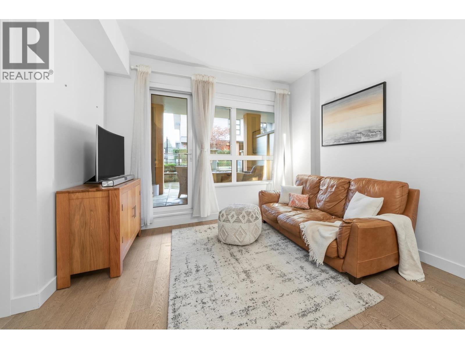 201 3220 CONNAUGHT CRESCENT