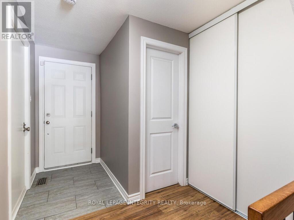 14 - 146 VALLEY STREAM DRIVE