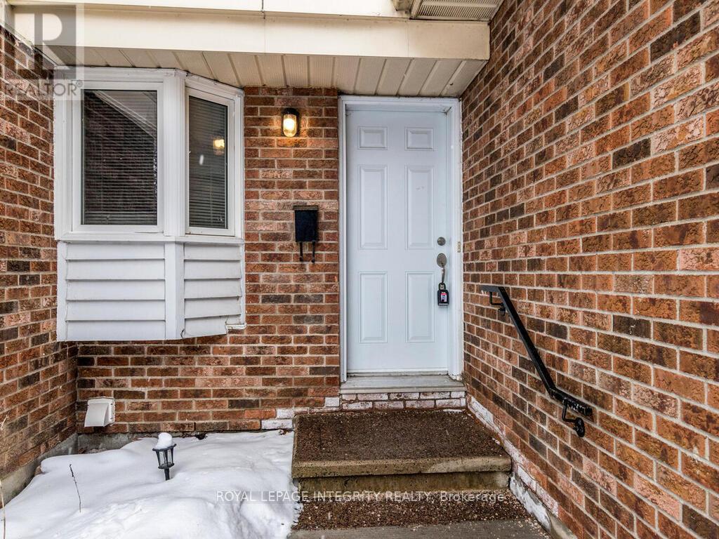 14 - 146 VALLEY STREAM DRIVE