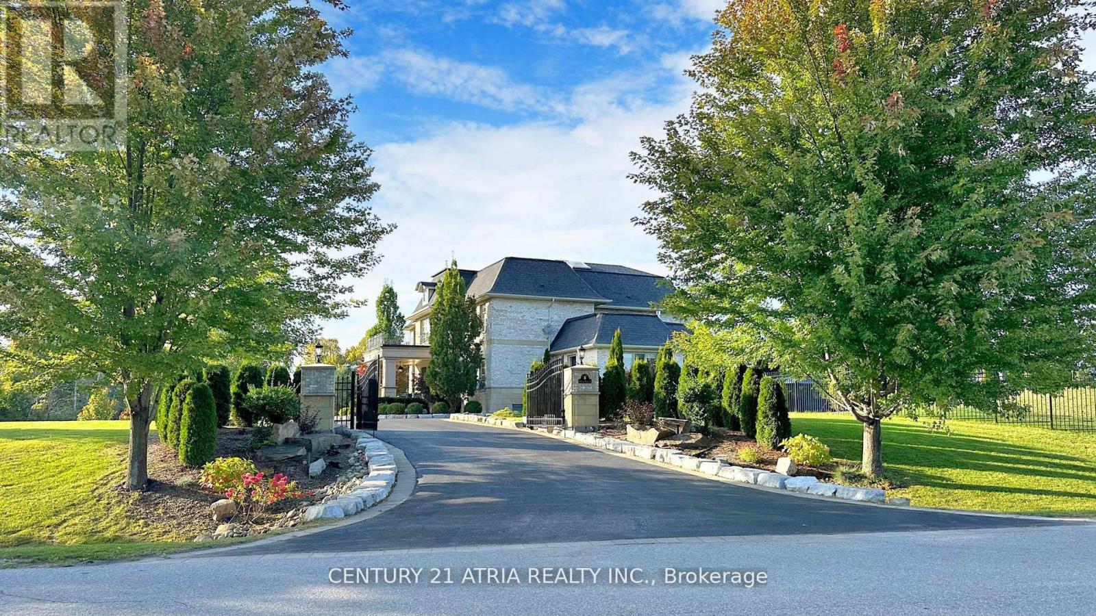 111 LAKE WOODS DRIVE
